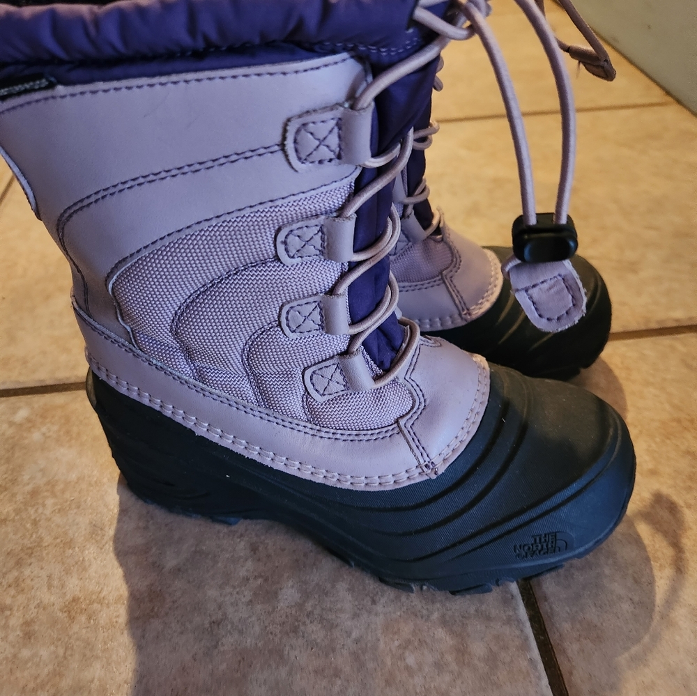 The North Face Youth Alpenglow IV Boot, Lilac Girls Size 2, worn twice